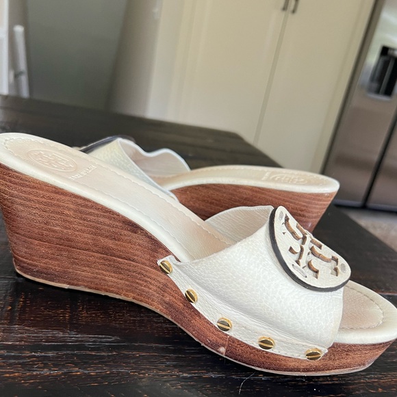 Tory Burch wedge sandals. Cream color, hardware great, size 9 - Picture 2 of 9